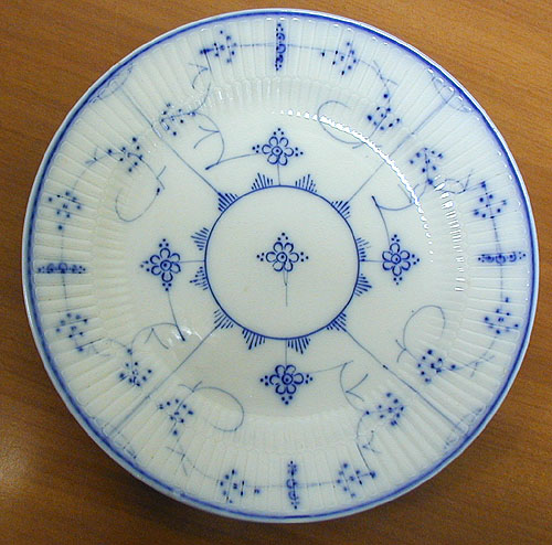 Две тарелки Фаянс, деколь Германия, фирма "Villeroy & Boch", начало XX века цвета "Villeroy & Boch Dresden" инфо 7089g.
