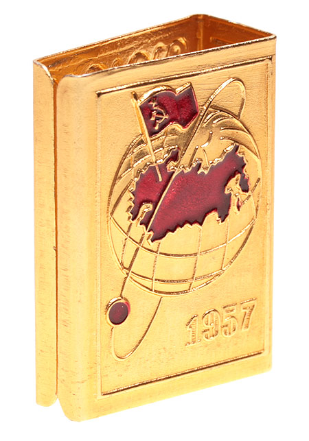 Спичечница "1957" Металл, эмаль СССР, вторая половина ХХ века на нижней панели "Москва Победа" инфо 7665g.